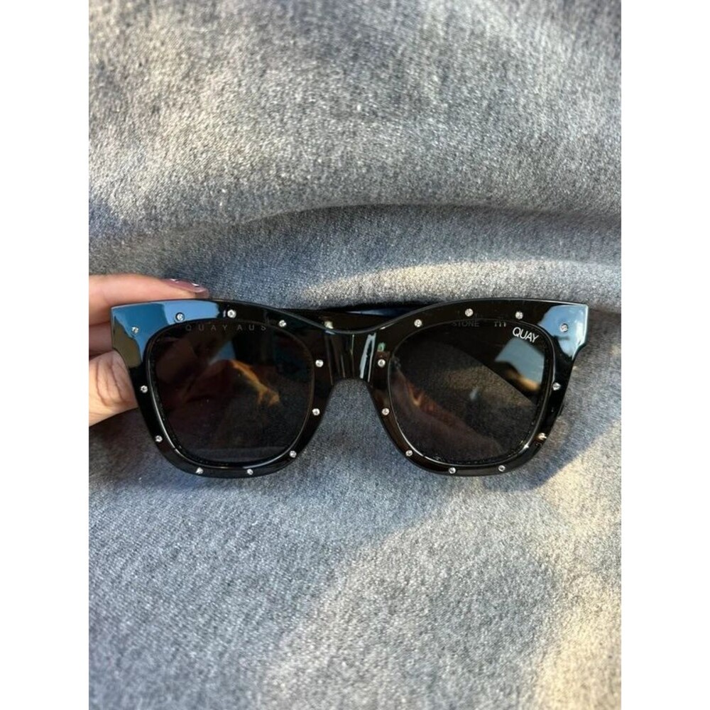 Women’s Quay Australia Black Sunglasses